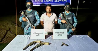 মহেশখালীতে অস্ত্রসহ গ্রেপ্তার জলদস্যু বাহিনীর প্রধান